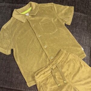 Kids Gap Tan Terry Cloth Shirt and Shorts Set - Size S(6-7)